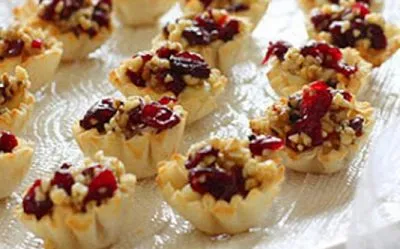 Brie en cranberry filopakketjes